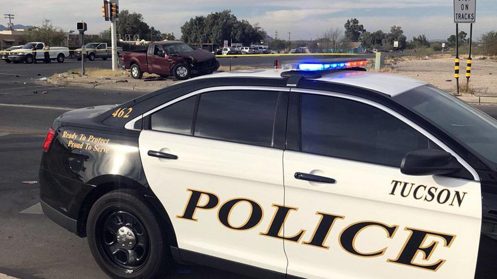 Wreck closes intersection on Tucson's south side